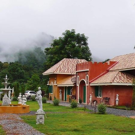 Cinque Terre Resort Thong Pha Phum Exteriör bild